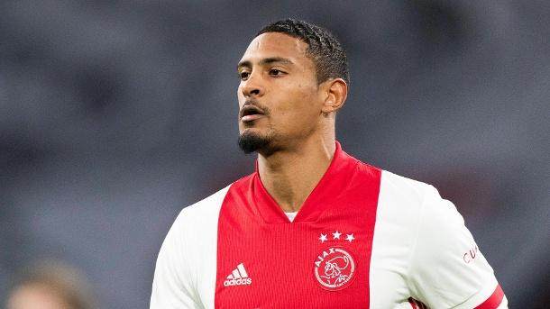 1639035918632077734.jpg sebastien-haller-der-ex-frankfurter-wechselte-im-januar-fuer-eine-rekordabloese-von-west-ham-united-zu-ajax-amsterdam-.jpg